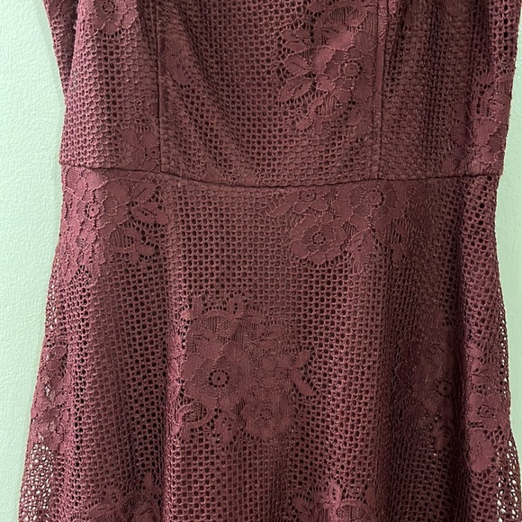 Floral Lace Dress. - Picture 3 of 10